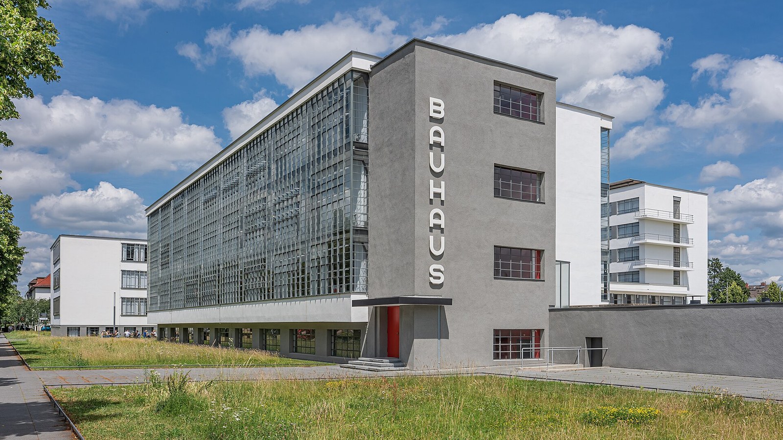 Здание Баухауза в Дессау. Фото: A.Savin, FAL, Wikimedia Commons