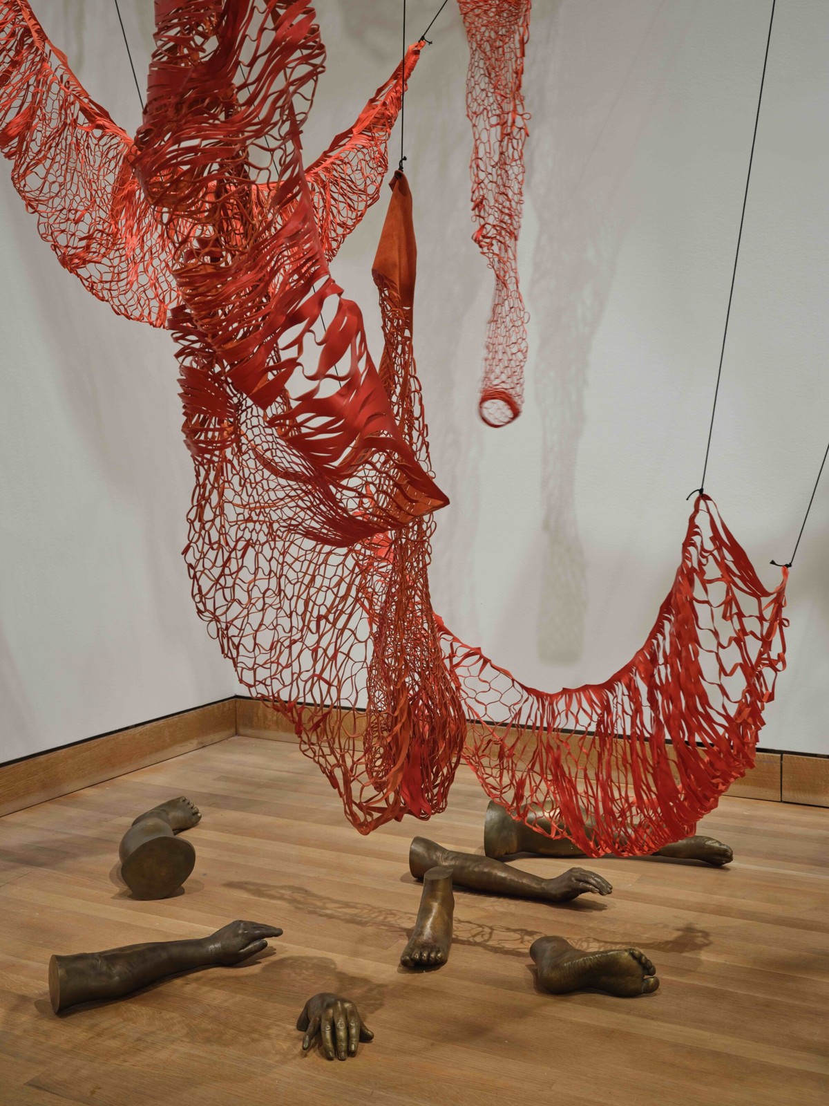 «Out of My Body» (2019/2026). Фото: MMFA, Julie Ciot. © Chiharu Shiota / VG Bild-Kunst